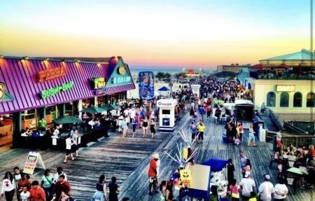 The Port Blair Residence - 2 blocks from the beach, Pool, beach badges included