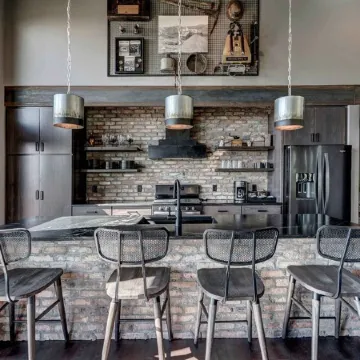 Spectacular stilted home with amazing views.