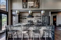 Spectacular stilted home with amazing views. Hotels in Lead