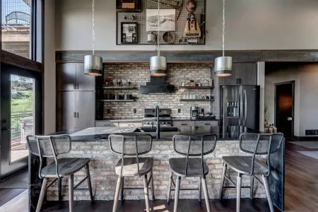 Spectacular stilted home with amazing views. Отели рядом с достопримечательностью «Black Hills Mining Museum»