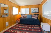Secluded location, private Beach Access, water views, sleeps 6 - Beach