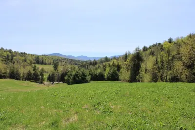 Enjoy nature in a cabin getaway, wildflowers, lush fields and maple woods trails