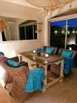 Quiet garden-level apartment with sea view