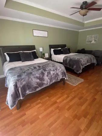 Quiet neighborhood conveniently located to Ft Novosel/downtown Enterprise!