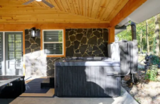 Romantic honeymoon cabin with hot tub!
