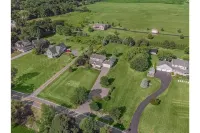 Charming 4-Season Cayuga Lake House near Sheldrake Point!!