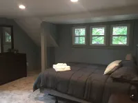 Cozy home, short walk to Crystal Lake