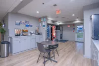 Microtel Inn & Suites by Wyndham Albertville - breakfast