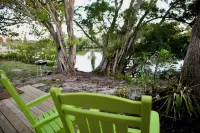 Bamboo Bungalow - cozy waterfront studio near the beach