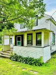 Experience the charm of a lakefront cottage, perfect for year-round enjoyment!