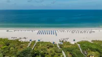 THE WAVES HOUSE! 7 minute walk to the beach, 2 minute walk to the JW Marriott