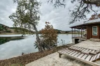 Private cabin on 10 acre lake, 4.5 miles from Boerne