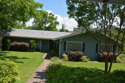 Remodeled Lake Home In Quiet Cove