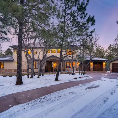 Modern Home, 3 Family Rooms, 3 Decks, 1 Mile from Broadmoor, 500’ above CoS.