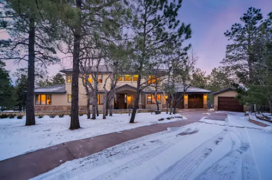 Modern Home, 3 Family Rooms, 3 Decks, 1 Mile from Broadmoor, 500’ above CoS.