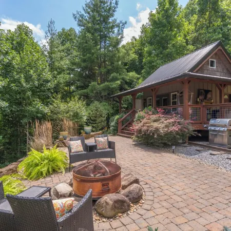 Train Caboose w/ Upscale Amenities Minutes to Waynesville & Asheville