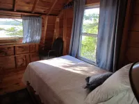 Driftwood Cottage; cozy oceanfront, 2 Kayaks, Wood Stove, Porch, Sunsets.