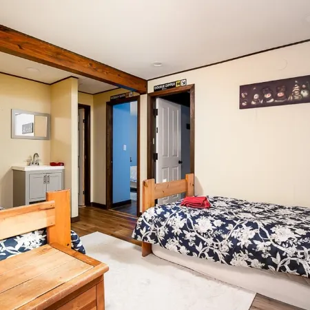 Massive Killington Mountain Lodge - Hot Tub + Sauna + Close to Killington & Pico