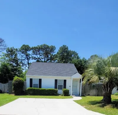 A Real Southern Charm- Dog Friendly- less than 3 miles to Carolina Beach