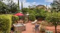 West Sedona 4BR luxury home on private half acre w/ Hot Tub & Mountain Views!