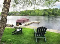 Beautiful 5 bedroom Waterfront House w/skiing/snowboarding/snow mobile path near
