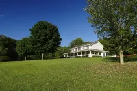 Willow Pond Nashville, A Private Luxury Five-Star Farmhouse Great for Lg Groups!