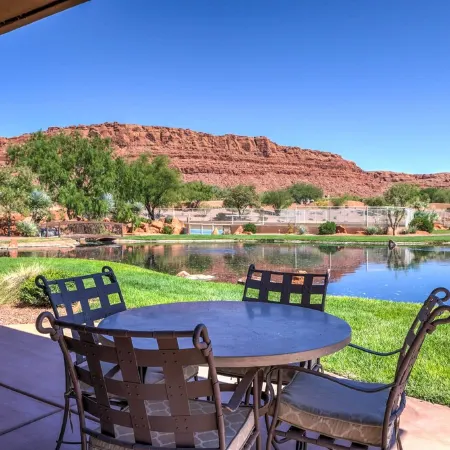 Entrada Oasis 1 BR Waterside Villa w/full Kitchen & Private Garage