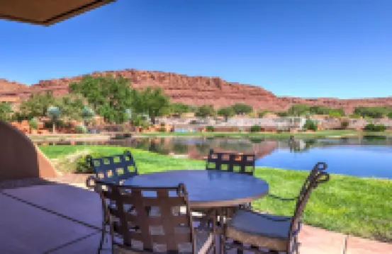 Entrada Oasis 1 BR Waterside Villa w/full Kitchen & Private Garage
