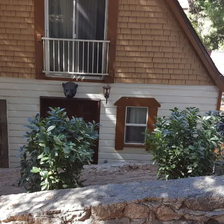 Petfriendly 5 Bedroom/5 Bath Retreat in the Heart of Arrowhead /Lake Rights