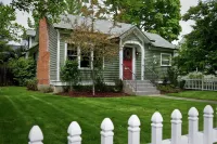 Charming Cottage by the Lake - Family & Pet Friendly - Fort Grounds Neighborhood