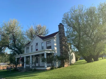 Historic sophistication in the heart of the Black Hills. Отели в г. Кастер