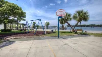 VO Resort: w/golf cart, beach/bay access, boat dock, fish pier, mini golf & more