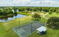 Ranch House Farm Stay w/Fishing/RecCourt/Pools/Kayaks/FarmAnimals