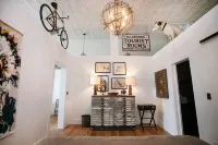 Two Lanes Guesthouse - Historic Downtown Loft Apartment 45 miles S of Nashville