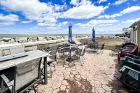 "SHELLSEEKER"  4 BED LAKEFRONT PRIVATE BEACH SLEEPS 14 plus