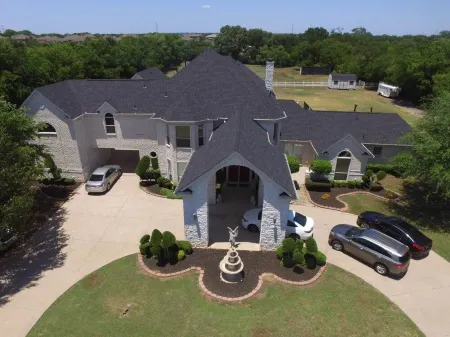 NEWHOUSE MANSION DALLAS TOP 10 Vacation Rental  POOL and SPA3 Acres Of Land