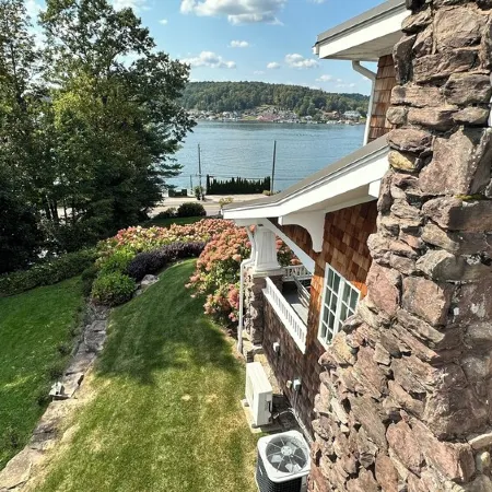 BullFrog cottage, Harveys Lake, PA - Spectacular lakefront presence and view!