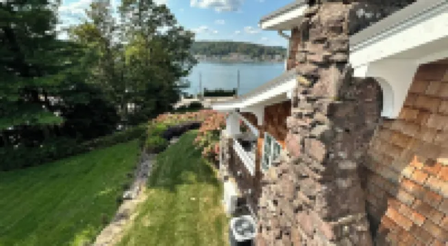 BullFrog cottage, Harveys Lake, PA - Spectacular lakefront presence and view! Hotels in Harveys Lake