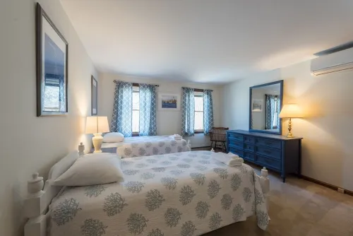 5-Bedroom Vacation Home Just 3 Minutes Drive to Cape Cod Beaches