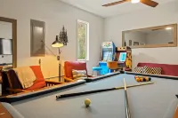 Cozy 5 Br Family Getaway with Hot Tub, Game Room, Sauna, Level 2 EV Charger!