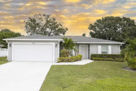 Family Fun & Professional Retreat Awaits in Beautiful Port St Lucie, FL!