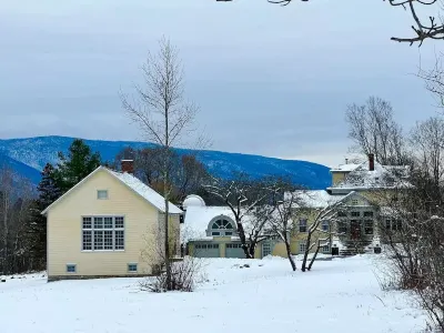 7200 sf Villa & Barn on 4 Acre Manchester Estate Orvis附近的飯店