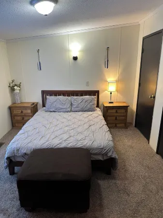 !!LAKEFRONT house with baby goats!!