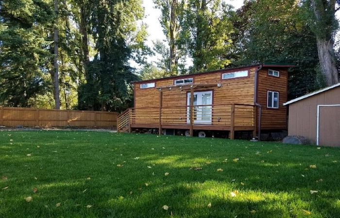 Modern Urban Tiny House w/ 2BR near Airport and Transportation-Private Setting