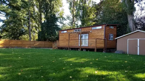 Modern Urban Tiny House w/ 2BR near Airport and Transportation-Private Setting