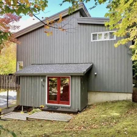 Spacious 3 level townhouse just minutes from the base of Stratton Mountain!