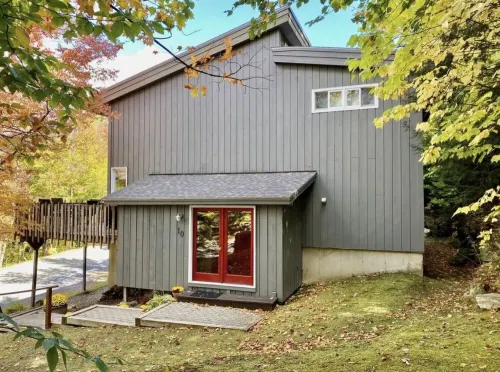 Spacious 3 level townhouse just minutes from the base of Stratton Mountain!