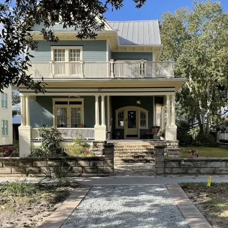 Charming Riverside/Avondale Award Winning Historical Home! Family/pet friendly!