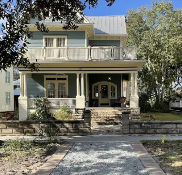 Charming Riverside/Avondale Award Winning Historical Home! Family/pet friendly!