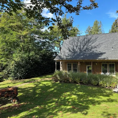 Simple Living at Luxurious, Modern Farmhouse on Bainbridge Island. Dogs ok.